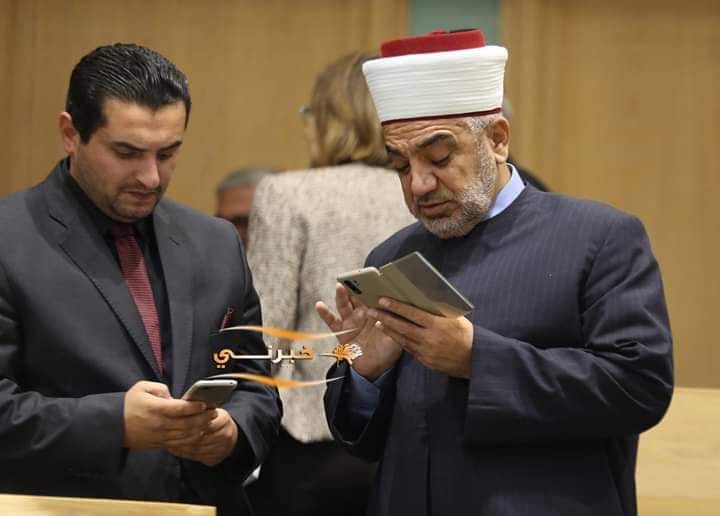 الرزاز: لا شيء يوضع بالأدراج - صور