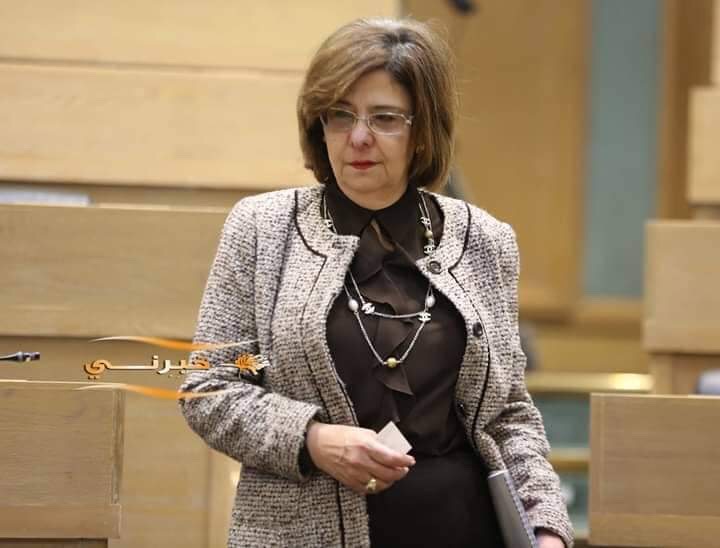 الرزاز: لا شيء يوضع بالأدراج - صور