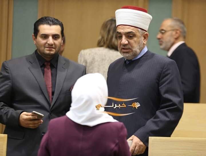 الرزاز: لا شيء يوضع بالأدراج - صور