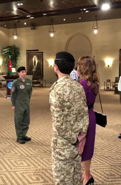 الملك والملكة وولي العهد في تخريج الاميرة سلمى 