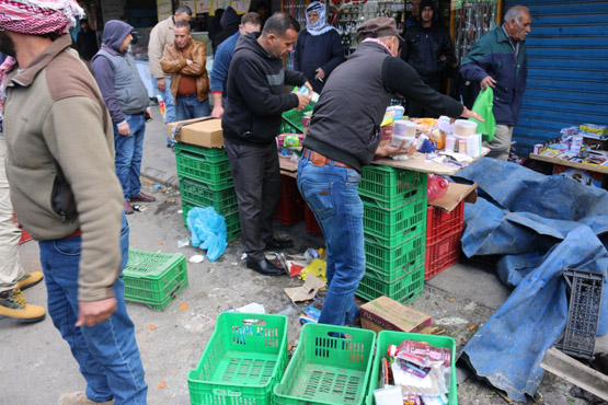 حملة على البسطات في الزرقاء -صور