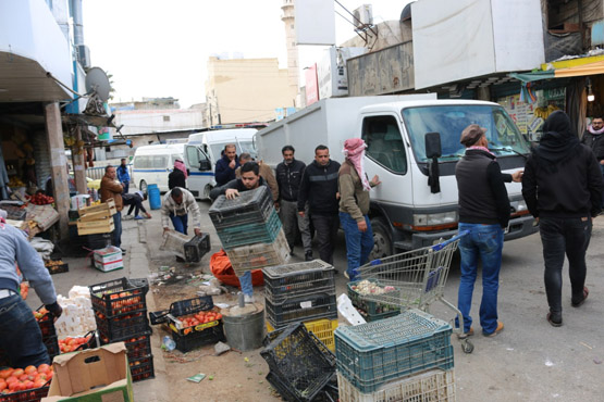 حملة على البسطات في الزرقاء -صور
