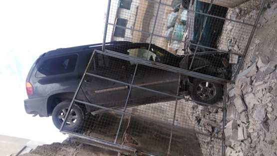 تصادم وسقوط مركبتين بمركز تصليح سيارات في ماركا – صور