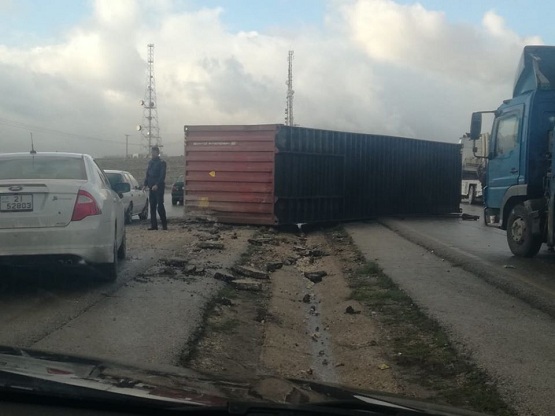 حادث يغلق طريق المفرق / الزرقاء -  صور