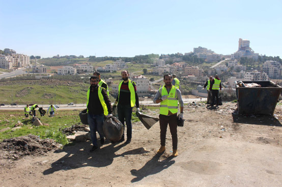 المناصير للزيوت والمحروقات تطلق مبادرة لتنظيف محيط مطل كوريدور عبدون