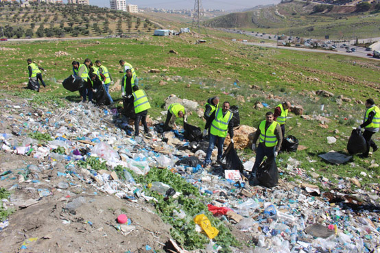 المناصير للزيوت والمحروقات تطلق مبادرة لتنظيف محيط مطل كوريدور عبدون