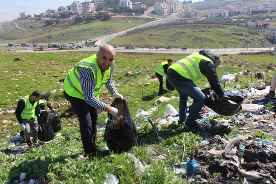 المناصير للزيوت والمحروقات تطلق مبادرة لتنظيف محيط مطل كوريدور عبدون