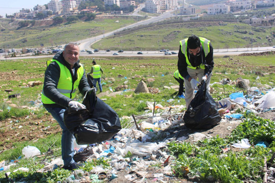 المناصير للزيوت والمحروقات تطلق مبادرة لتنظيف محيط مطل كوريدور عبدون