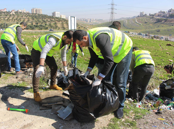 المناصير للزيوت والمحروقات تطلق مبادرة لتنظيف محيط مطل كوريدور عبدون