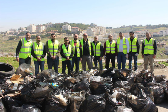 المناصير للزيوت والمحروقات تطلق مبادرة لتنظيف محيط مطل كوريدور عبدون