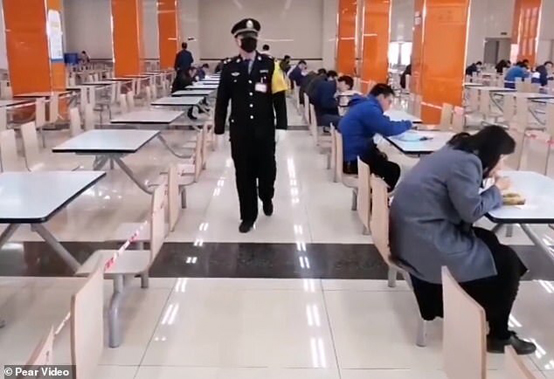 مطاعم الصين تحارب كورونا على طريقتها - صور