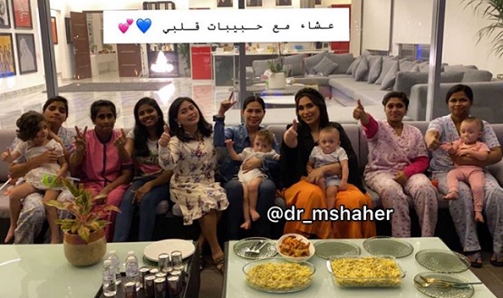 الدكتورة خلود مع خادماتها الـ7