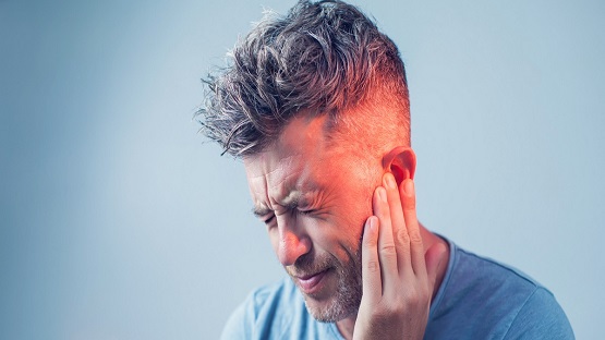 التهيج والحكة في الحلق والأذنين