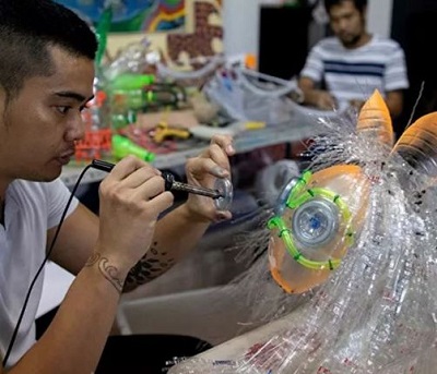 2x1 .. فنان فلبيني يصنع أقنعة للوجه - صور 