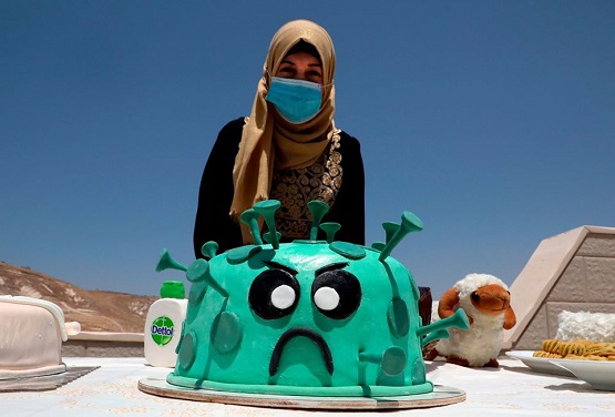 فلسطينية تنتج (كيكة كورونا) - صور