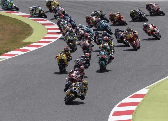 اصطدام مروّع و اصابات في سباق للدراجات النارية  فيديو 