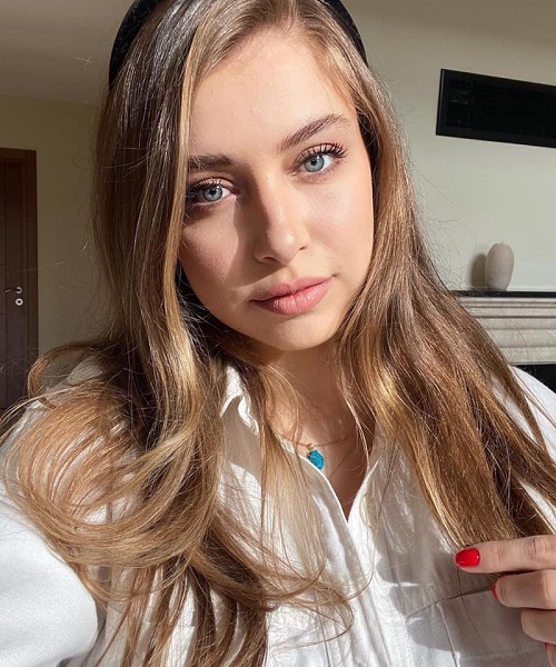 شقيقة نجمة تركية تحظر الجمهور العربي - صور  