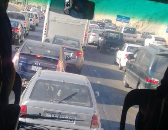 ازمة سير خانقة على طريق اربد - عمان