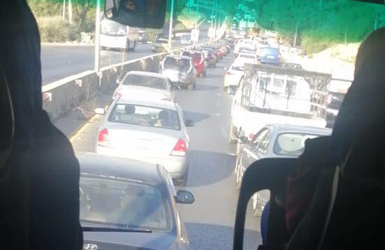 ازمة سير خانقة على طريق اربد - عمان