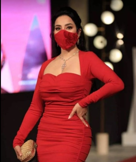 إشادة بإطلالة لجين عمران في الجونة - صور