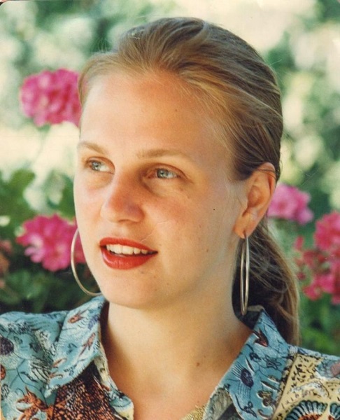 شيرين رضا تنشر صورة من شبابها 