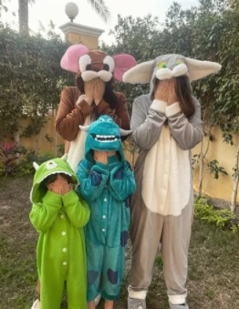 أحدث ظهور لبنات أحمد زاهر بملابس شخصيات كرتونية - صور