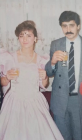 زوجة عباس النوري تنشر صورا من خطوبتهما