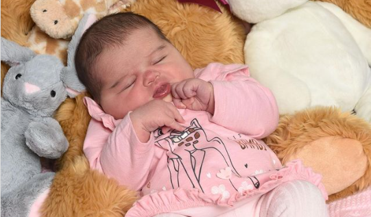 بريطانيا ولادة ثاني أضخم رضيعة وزنها 6 كغ