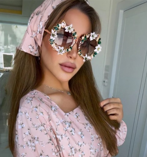 تشبيه الدكتورة خلود بـ مايا دياب بعد تغيّر ملامحها - صور 