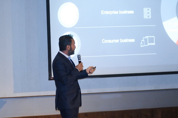 هواوي تقيم فعالية خاصة لإطلاق حاسوب HUAWEI MateBook D15 المحمول الجديد وعرض مجموعة من أجهزتها الفائقة – Super Device المرتقب توف