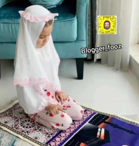 ابنة مريم حسين تظهر على سجادة الصلاة - صورة