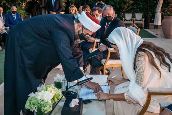 صور من عقد قران الأميرة شيرين