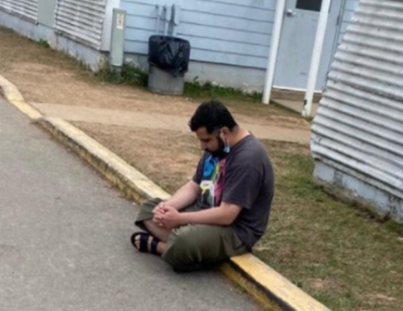 قائد الجيش الأفغاني على رصيف في أميركا - صورة 