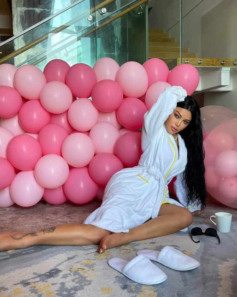 صور هيفاء وهبي.. إطلالات مثيرة ومختلفة