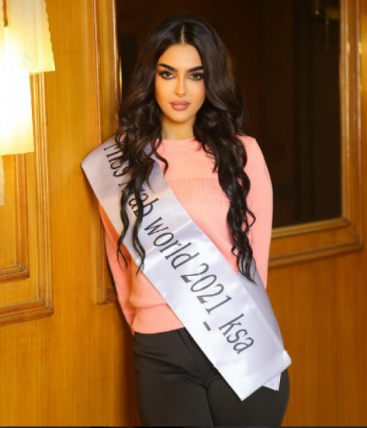 ملكة جمال السعودية رومي القحطاني تخطف الأنظار  - صور