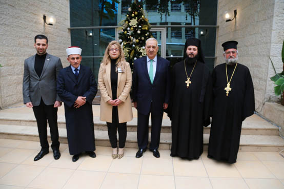 جامعة الشرق الأوسط تقيم حفلًا لإضاءة شجرة الميلاد داخل حرمها