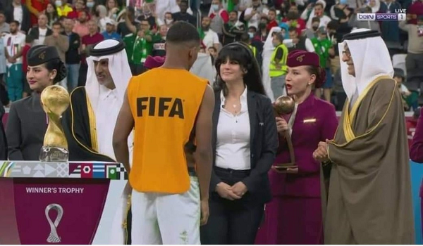 هداف بطولة كأس العرب يصعد للمنصة لاستلام جائزته فلا يجدها 