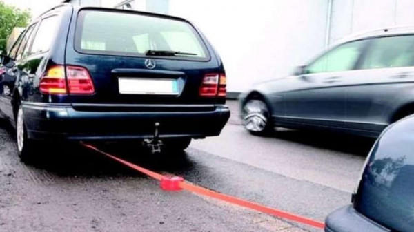 الطريقة الصحيحة لسحب سيارة معطلة خلفك