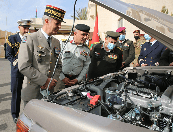 الجيش يتسلم آليات عسكرية من فرنسا  صور