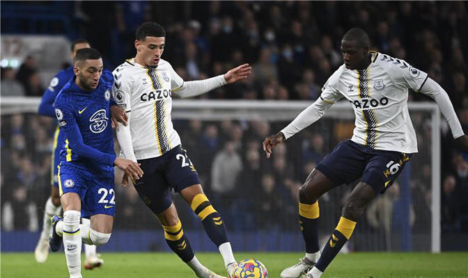 إيفرتون يحبط تشيلسي