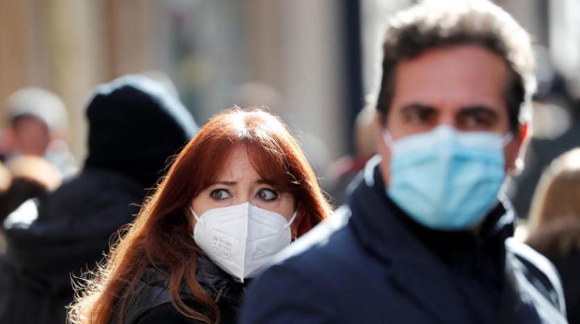 علماء يحددون أعراض أوميكرون الشائعة لا تتجاهلها