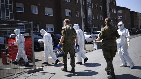 خبراء صحة في دولة أوروبية يوصون بإغلاق كامل