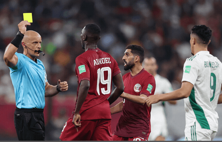 فيفا يحسم الجدل بشأن الوقت المضاف بمباراة الجزائر وقطر