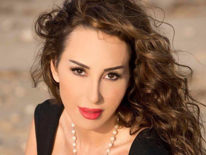 ورد الخال تخضع لعملية في وجهها  صور