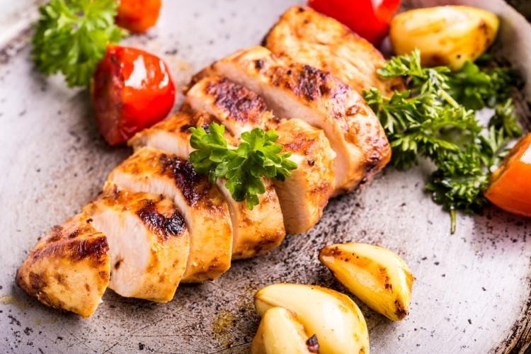 كيف تحضري صدور دجاج بالليمون والثوم