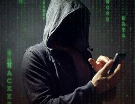 تحذير 12 تطبيقاً على هاتفك تسرق بياناتك البنكية