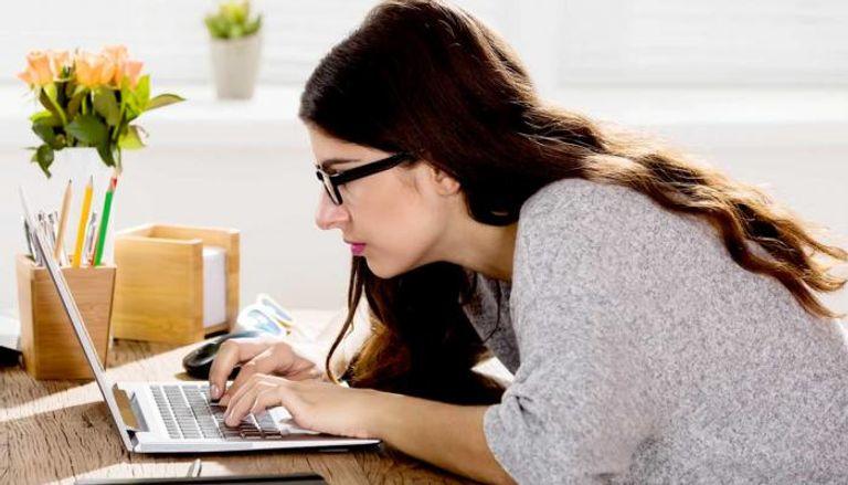 تحذير من الجلوس المستمر مشاكل خطيرة بالمفاصل