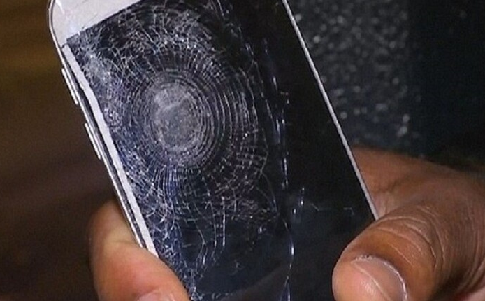 الهند انفجار هاتف محمول في وجه طفلين