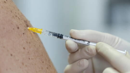 نيوزيلندا تسجل وفاة لشاب ترجح ارتباطها بلقاح فايزر