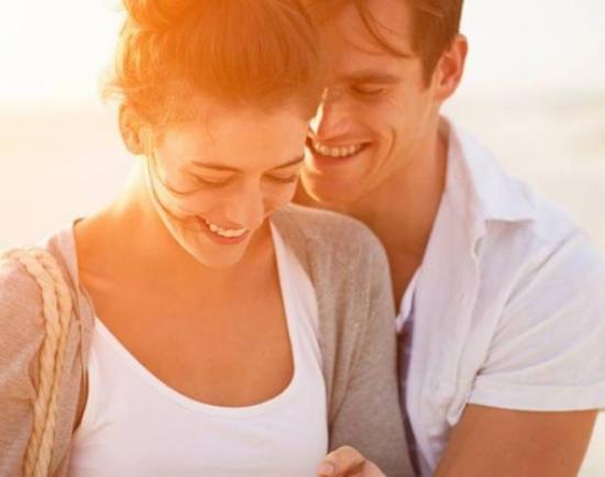 بعيداً عن الجمال 7 أشياء في المرأة تجذب الرجل